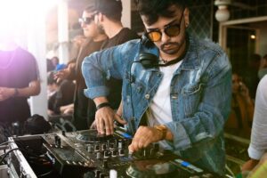 DJ