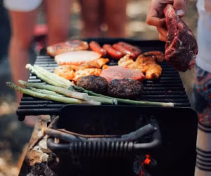 grillfleisch Fleisch und Gemüse auf dem Grill
